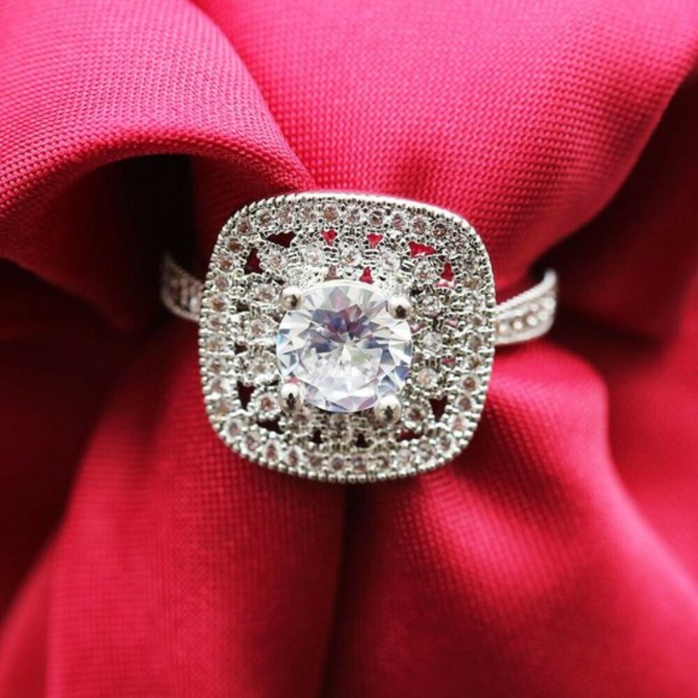 Vintage 925 Silver Round Cut White Sapphire Ring - Picture 3 of 4